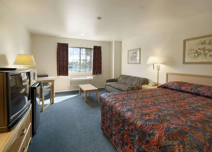 Days Inn By Wyndham Riverside Tyler Mall